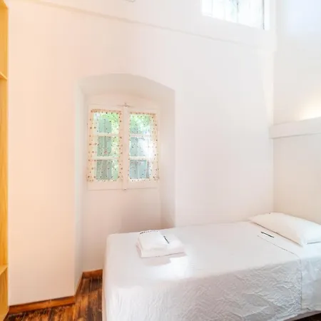 Adamantia Paxos Vila Gaios