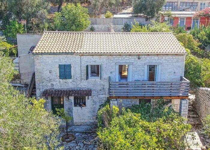 فيلة Adamantia Paxos جايوس